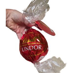 Lindt LINDOR Christmas Milk Chocolate Truffle DISH Candy Maxi Ball 5/31/2026
